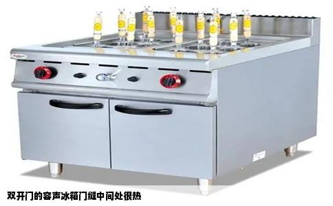 双开门的容声冰箱门缝中间处很热